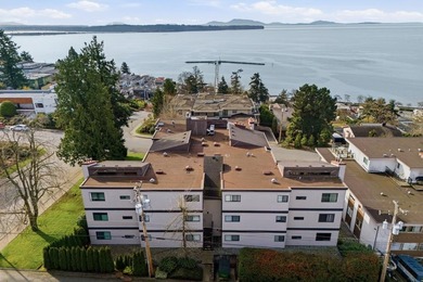 Beach Condo For Sale in White Rock, British Columbia