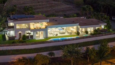 Beach Home For Sale in Kihei, Hawaii