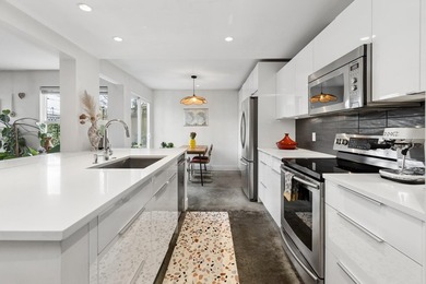 Beach Condo For Sale in Vancouver, British Columbia