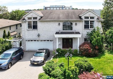 Beach Home For Sale in Fort Lee, New Jersey