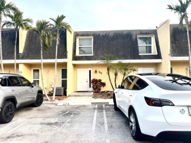 Beach Townhome/Townhouse For Sale in Boynton Beach, Florida