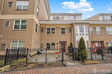 Beach Townhome/Townhouse For Sale in Perth Amboy, New Jersey