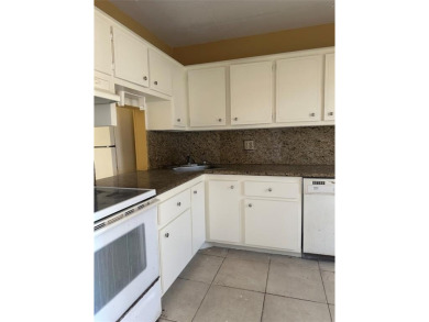 Beach Condo For Sale in Tamarac, Florida