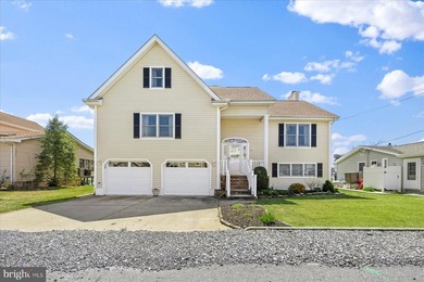 Beach Home For Sale in South Bethany, Delaware