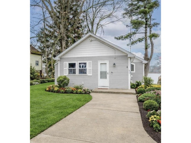 Beach Home Sale Pending in Warwick, Rhode Island