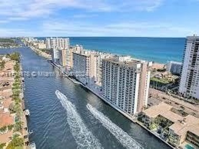 Beach Condo For Sale in Hollywood, Florida