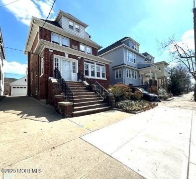 Beach Home For Sale in Bayonne, New Jersey