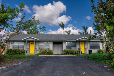 Beach Townhome/Townhouse For Sale in Palmetto, Florida