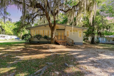 Beach Home For Sale in Pawleys Island, South Carolina