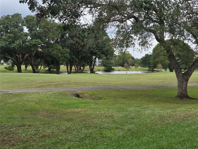 Beach Condo Sale Pending in Pembroke Pines, Florida