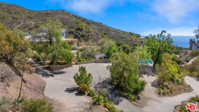 Beach Home For Sale in Malibu, California