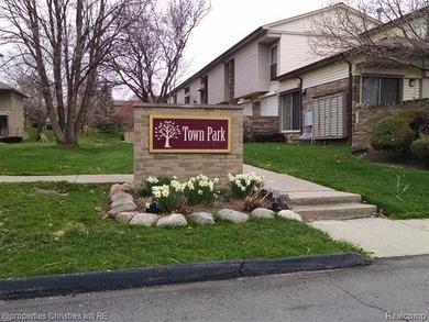 Beach Condo Active Under Contract in Detroit, Michigan