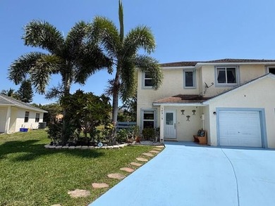 Beach Townhome/Townhouse For Sale in Boynton Beach, Florida