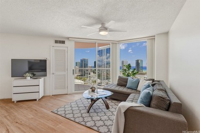 Beach Condo Active Under Contract in Honolulu, Hawaii