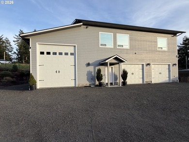 Beach Home For Sale in Coos Bay, Oregon
