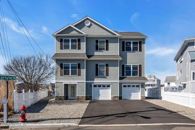 Beach Home For Sale in Bayville, New Jersey