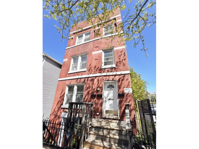 Beach Home Active Under Contract in Chicago, Illinois