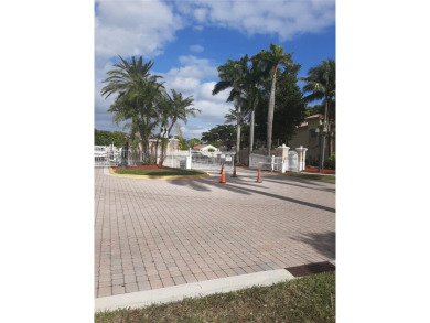 Beach Condo For Sale in Miramar, Florida