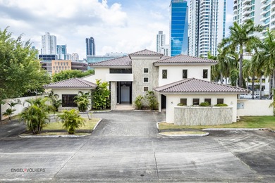 Beach Home For Sale in Panama City, 