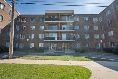 Beach Condo For Sale in Skokie, Illinois