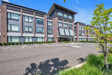 Beach Condo Sale Pending in Great Neck, New York