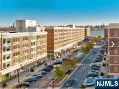 Beach Home For Sale in Edgewater, New Jersey