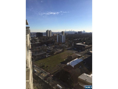 Beach Condo For Sale in Fort Lee, New Jersey
