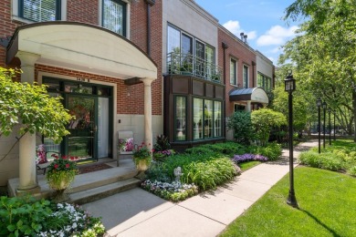 Beach Townhome/Townhouse For Sale in Chicago, Illinois