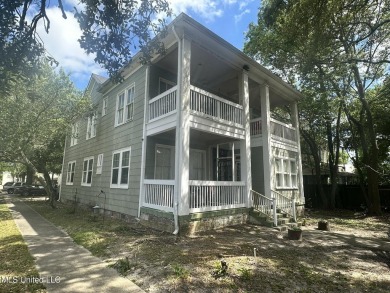 Beach Home Sale Pending in Gulfport, Mississippi