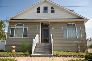 Beach Home For Sale in Mastic Beach, New York