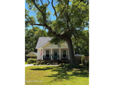 Beach Home For Sale in Pascagoula, Mississippi