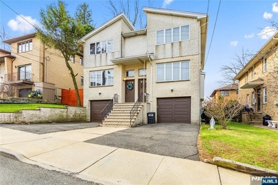 Beach Home For Sale in Fort Lee, New Jersey