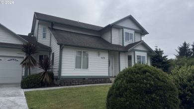 Beach Home For Sale in Coos Bay, Oregon