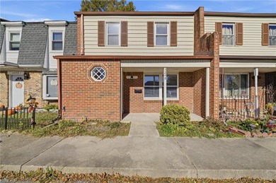 Beach Townhome/Townhouse For Sale in Virginia Beach, Virginia