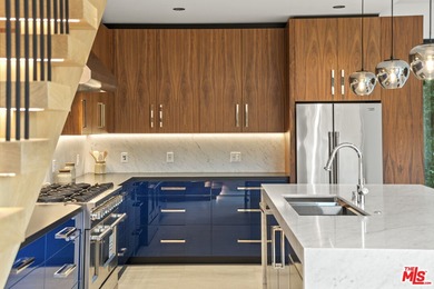 Beach Condo For Sale in Santa Monica, California