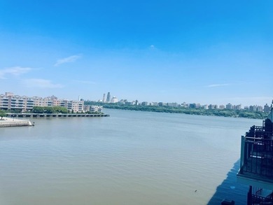 Beach Condo For Sale in Edgewater, New Jersey