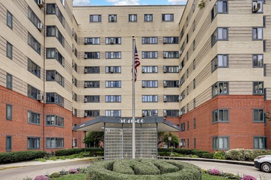 Beach Condo For Sale in Chicago, Illinois