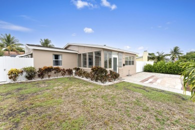 Beach Home For Sale in West Palm Beach, Florida