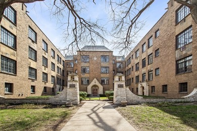 Beach Condo Active Under Contract in Evanston, Illinois