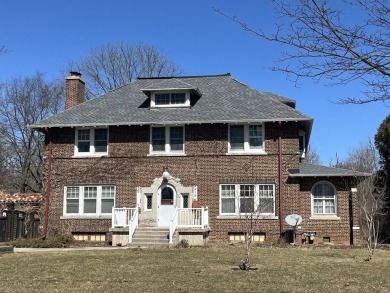 Beach Home For Sale in South Milwaukee, Wisconsin