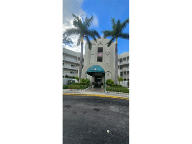 Beach Condo For Sale in Tamarac, Florida
