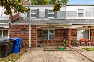 Beach Townhome/Townhouse For Sale in Virginia Beach, Virginia