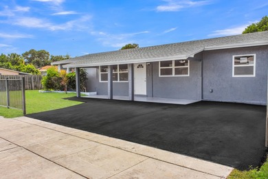 Beach Home For Sale in Boynton Beach, Florida