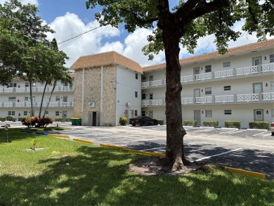 Beach Condo For Sale in Lauderdale Lakes, Florida