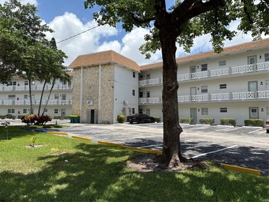Beach Condo For Sale in Lauderdale Lakes, Florida