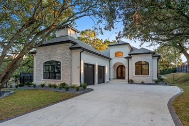 Beach Home For Sale in Pawleys Island, South Carolina