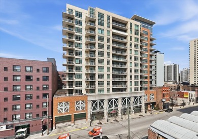 Beach Condo Active Under Contract in Chicago, Illinois