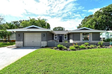 Beach Home For Sale in Bradenton, Florida