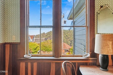 Beach Home For Sale in Albion, California