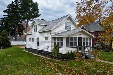 Beach Home Sale Pending in Muskegon, Michigan